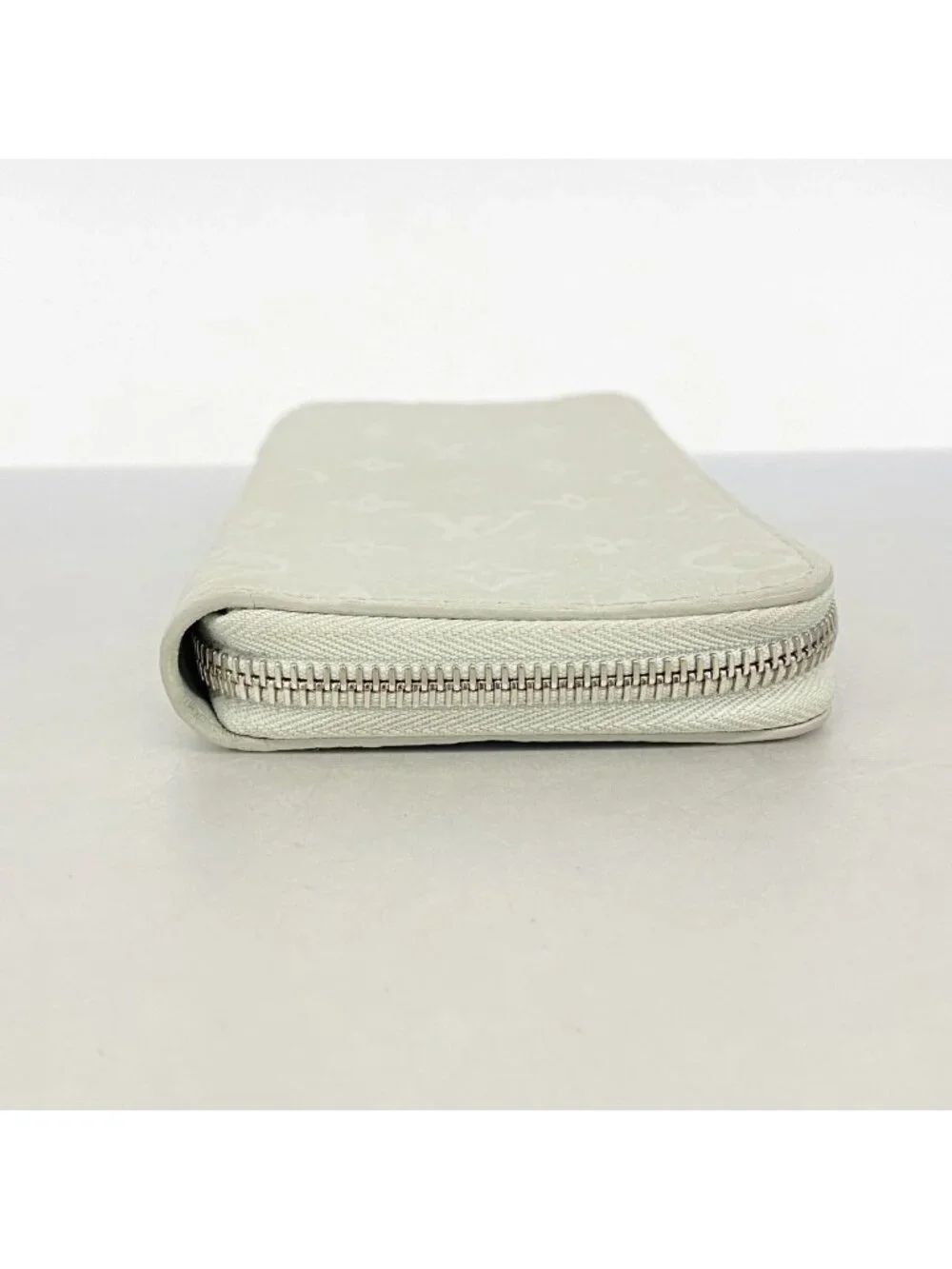 Louis Vuitton Wallet Taurillon Zippy Vertical Mineral Gray